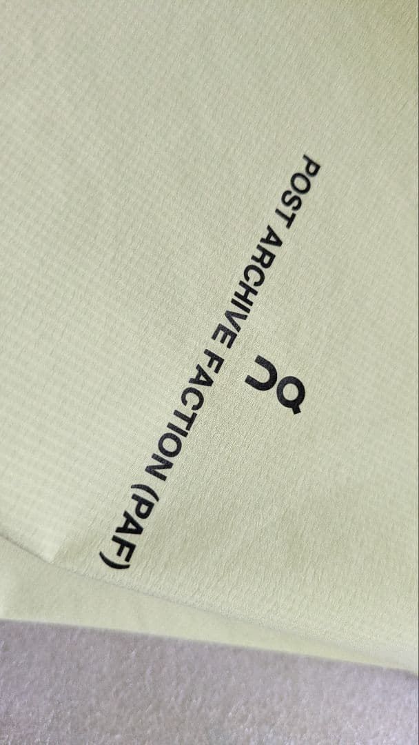 On　ランニングジャケット　ヘイ