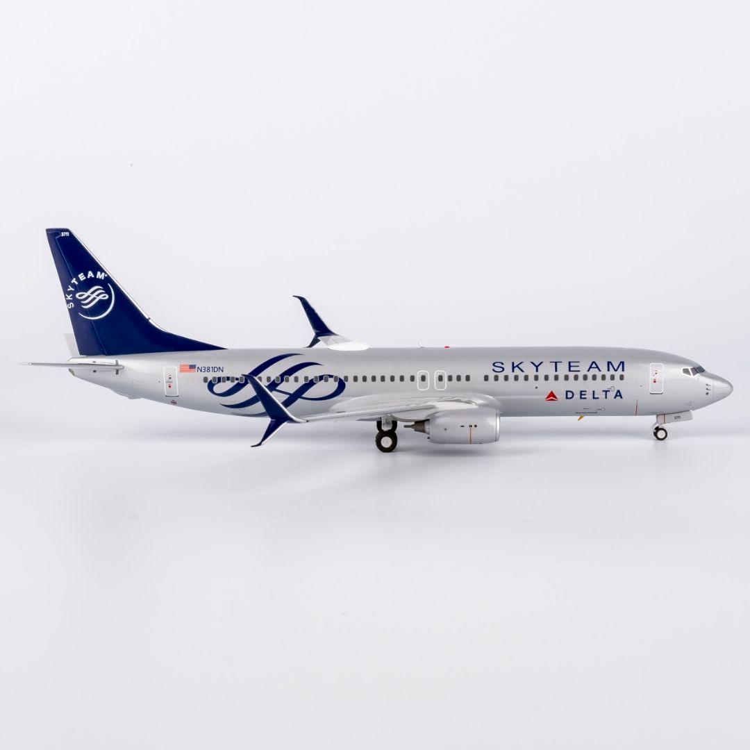 デルタ航空 737-800 スカイチーム塗装 N381DN 1/200