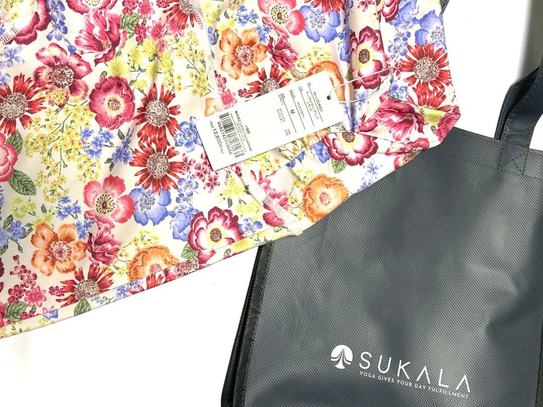 タグ付新品　スカーラM上下セットアップ　通販完売人気ウェア　未使用バック付