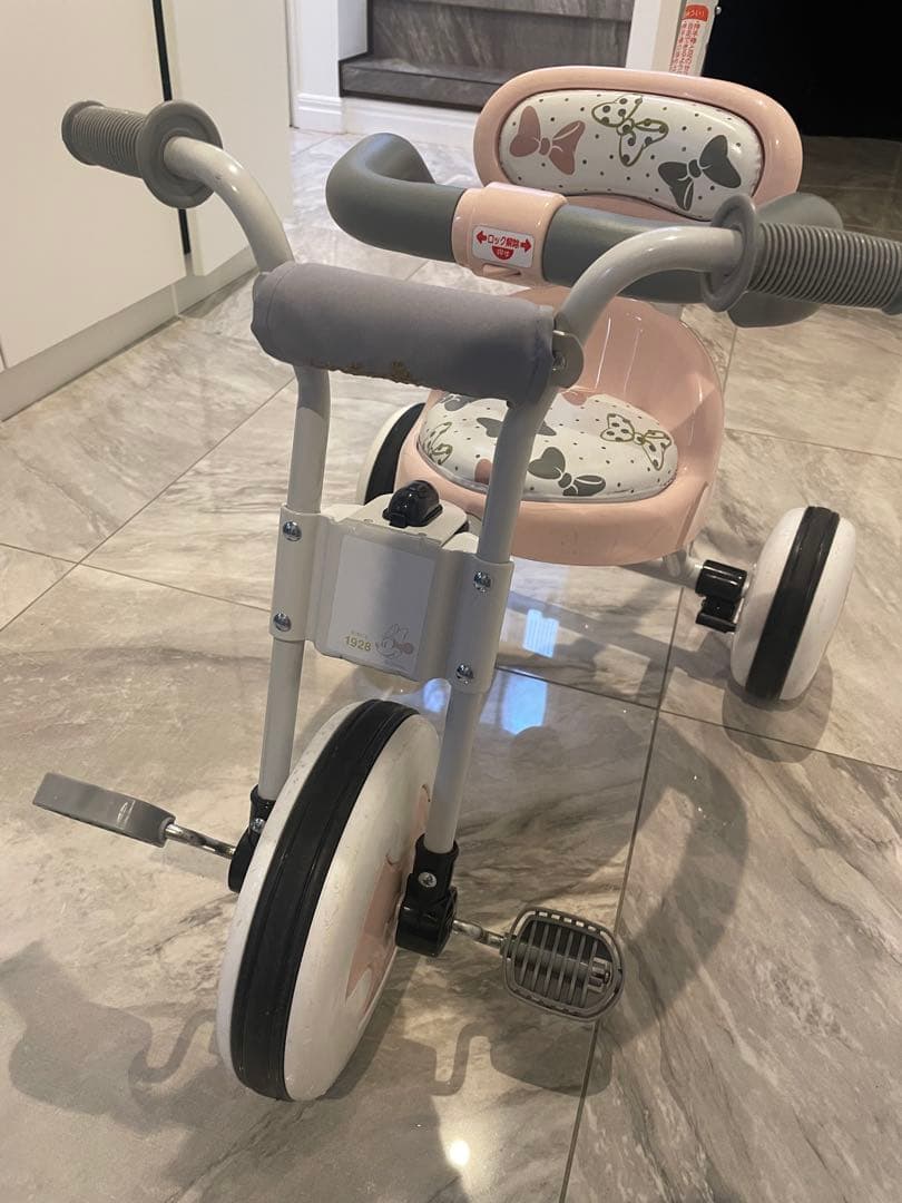ディズニー トライクピュア　三輪車（ピンク）かじとり おしゃれ トイザらス限定