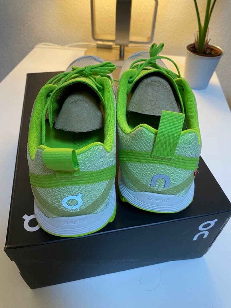 On (新品) Clouds racer ( 30 cm)