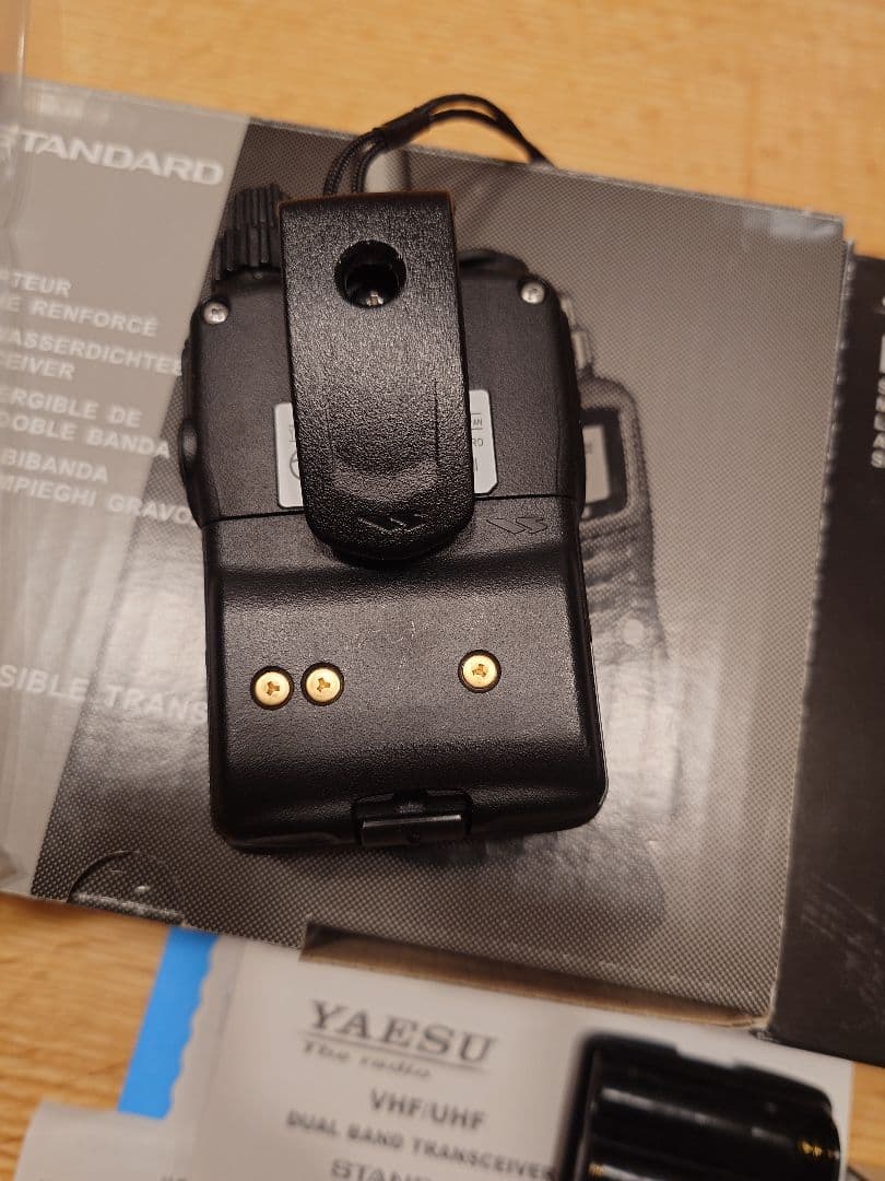 美品 八重洲無線VX-6standard　2セット 別売りマイク、短アンテナ付き