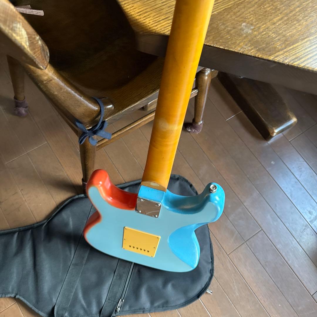 フェンダー　ストラトタイプ　ビートルズのジョージロッキー風エレキギター動作良好