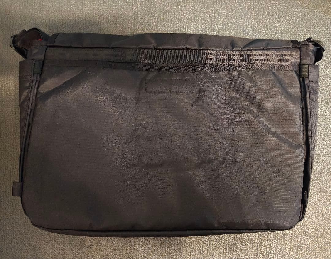 MIDTOWN 20L MESSENGER ブラック