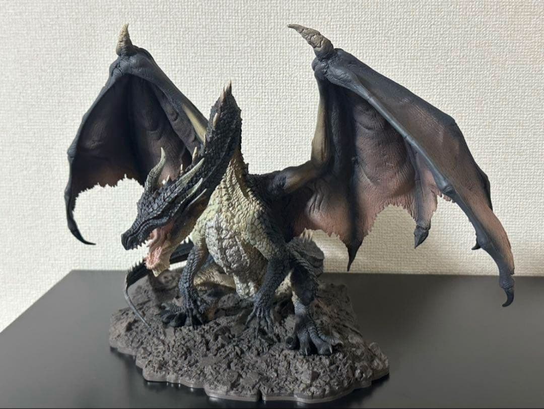 クリエイターズモデル　黒龍ミラボレアス モンスターハンター　フィギュア