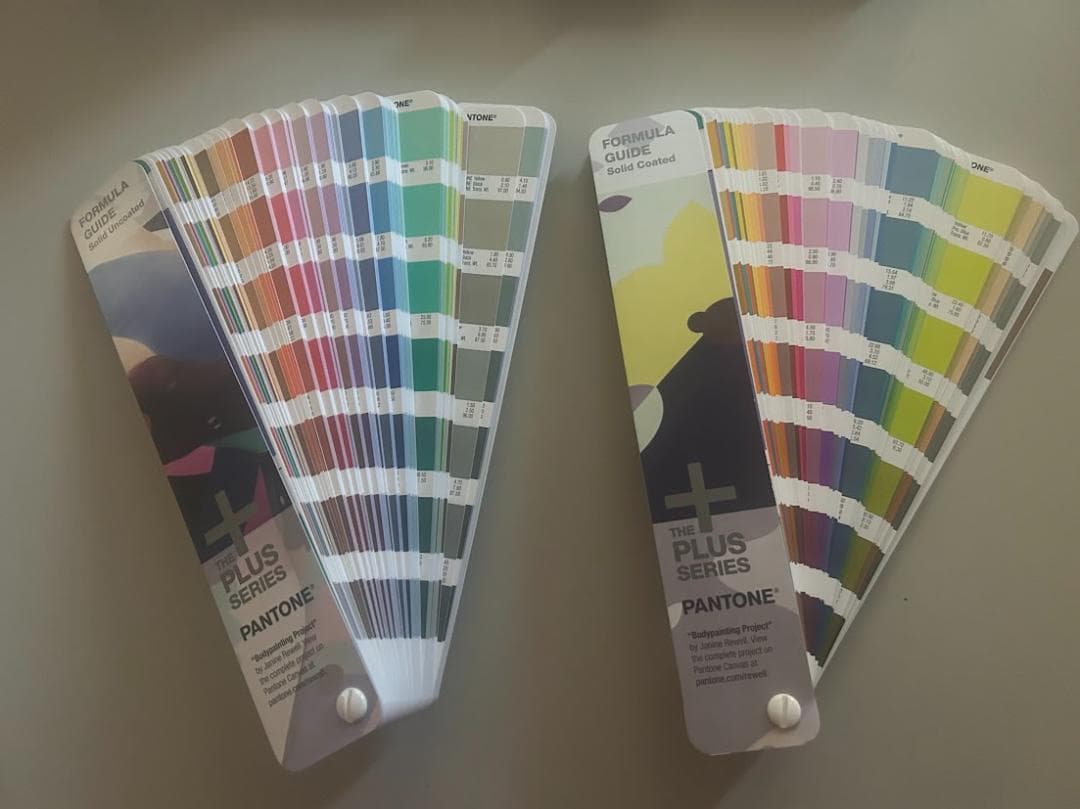 PANTONE PLUS SERIES カラーガイド2冊セット