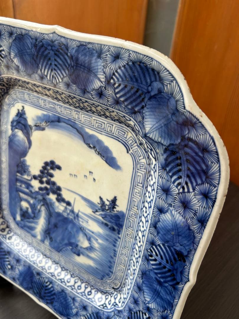 古伊万里 染付 ベロ藍 銘有 八角皿 唐草模様 山水楼閣 松絵 九谷 飾り皿