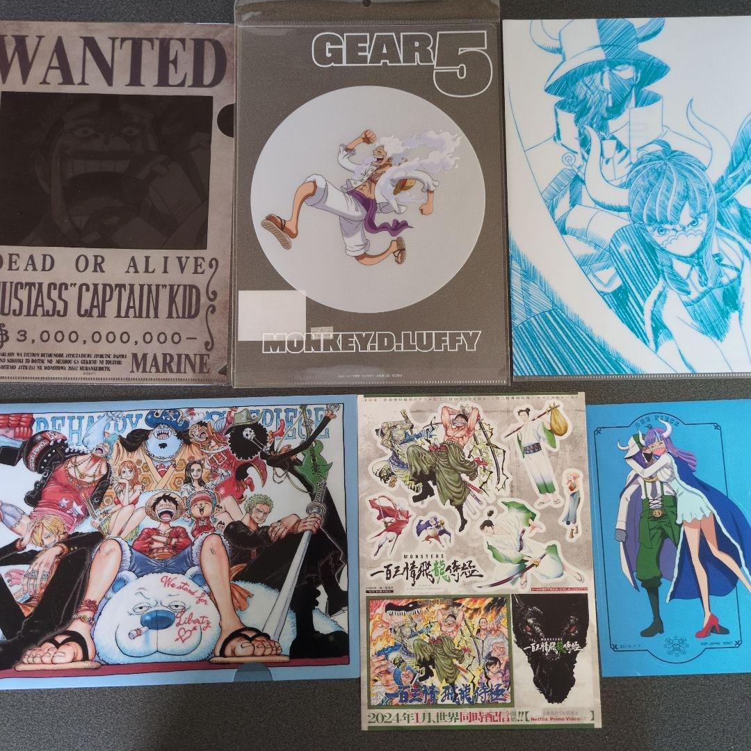 ワンピースグッズまとめ売り　フィギュアや缶バッチなど