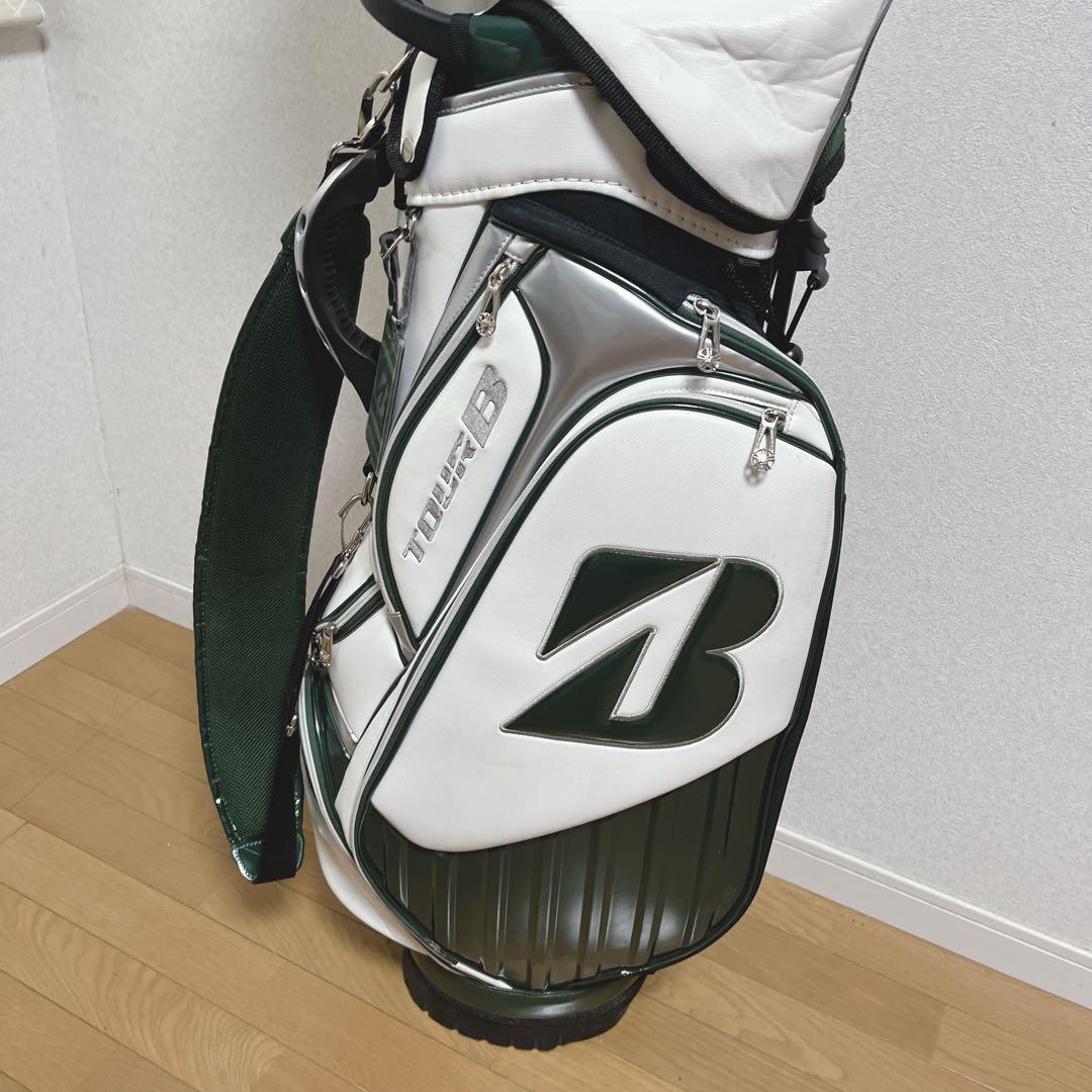 K129 TOUR B スタンド式キャディバッグ ネームプレート付き