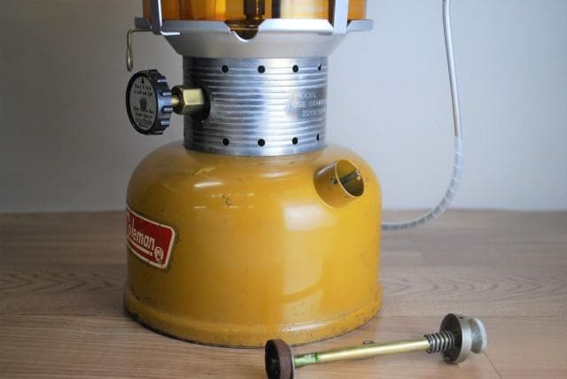 COLEMAN 228F GOLD BOND LANTERN 【7240626】