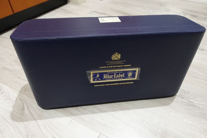 ジョニーウォーカー ブルーラベル 43度 1750ml（豪華化粧箱入り）