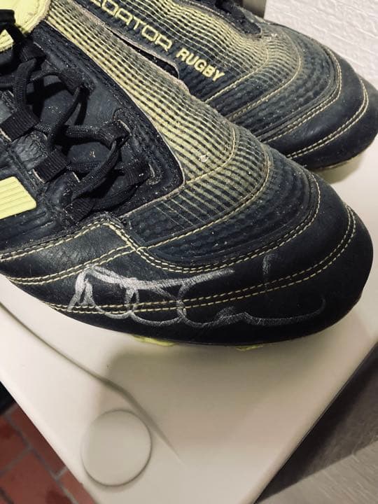 マアノヌー直筆サイン入りスパイク