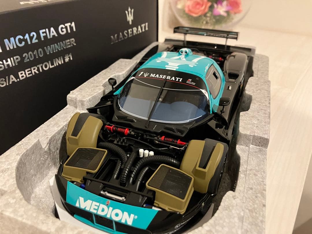 美品　1/18 オートアート マセラティ MC12 FIA GT1 2010