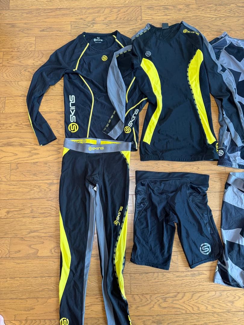 SKINS スキンズ　M