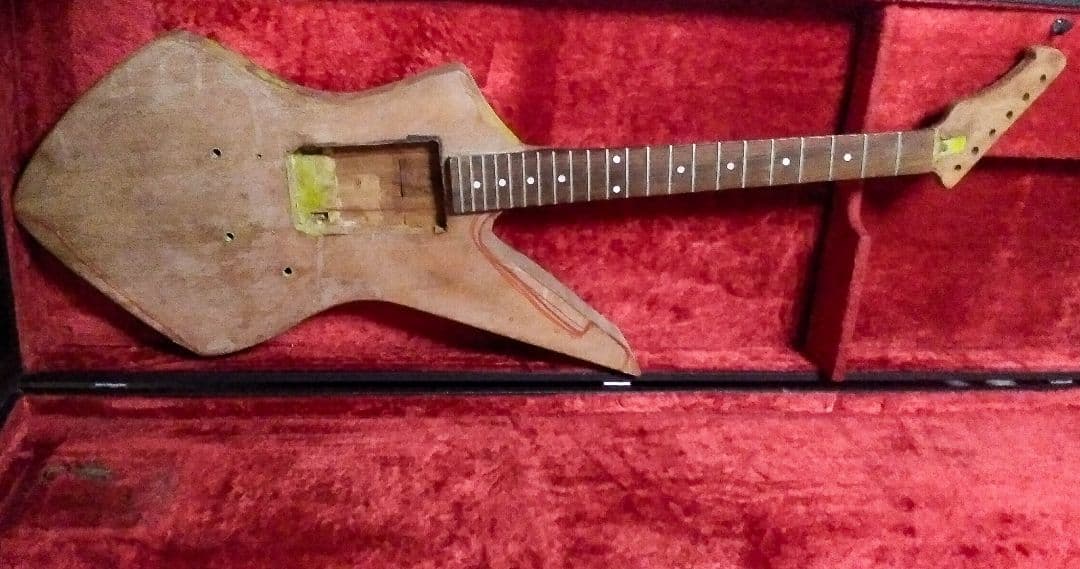 ち*で様 謎ジャンクギター＋大型ハードケース