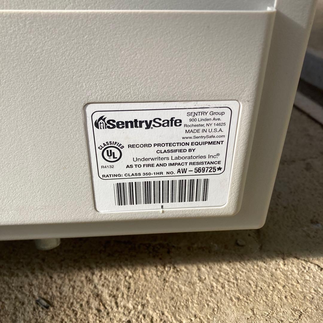 ジ*き様 SentrySafe デジタル式 耐火金庫 テンキー式 AW-5697