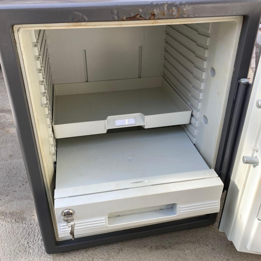 ジ*き様 SentrySafe デジタル式 耐火金庫 テンキー式 AW-5697