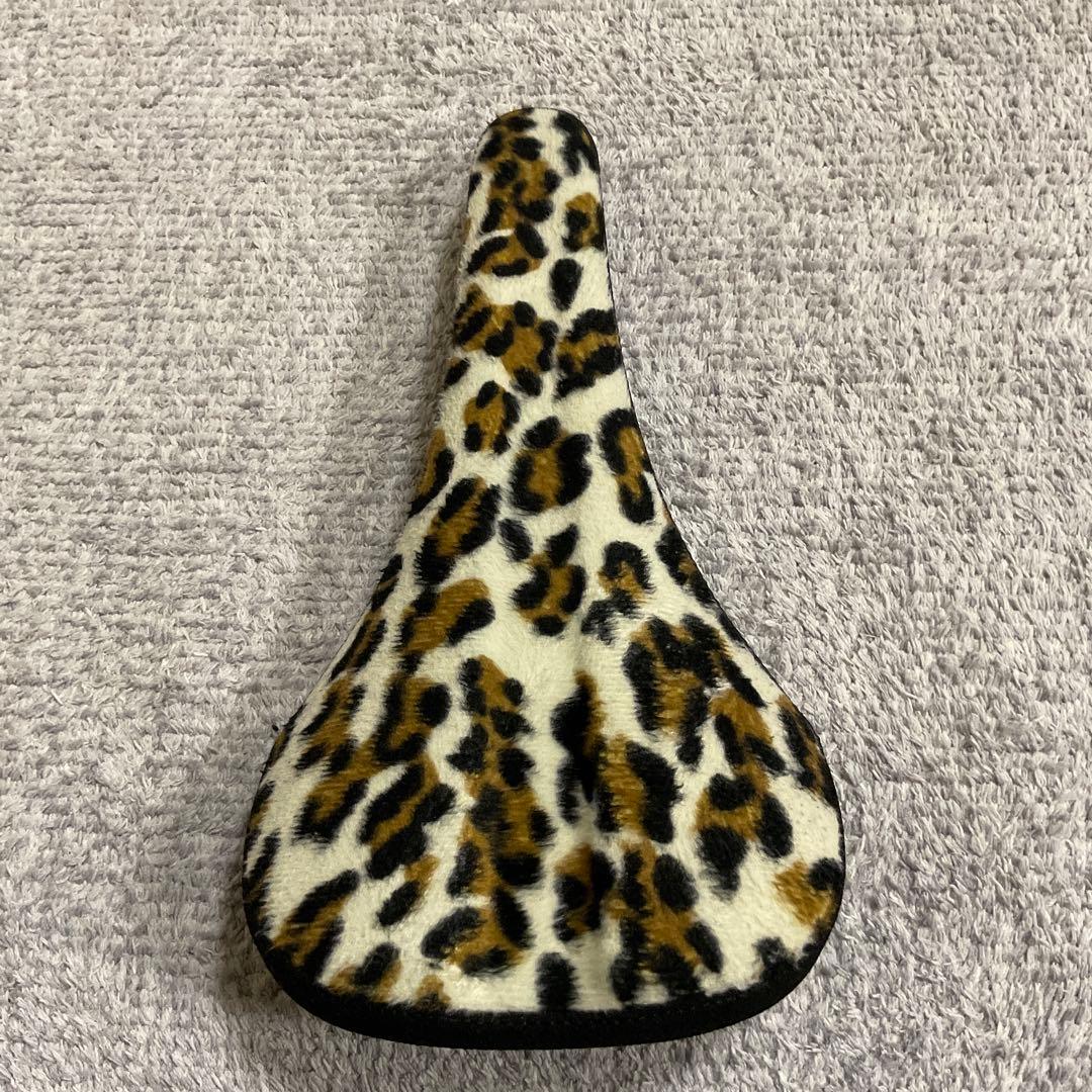 エスディージー　サドル　SDG saddle (leopard) ブルーラグ