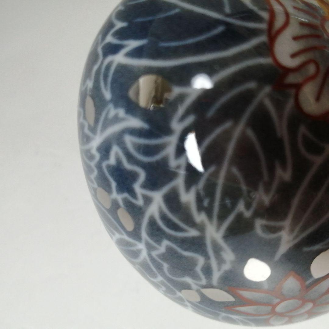 人間国宝　十四代　今泉今右衛門　色絵　墨色　墨はじき　草花文　置物　有田焼　卵型