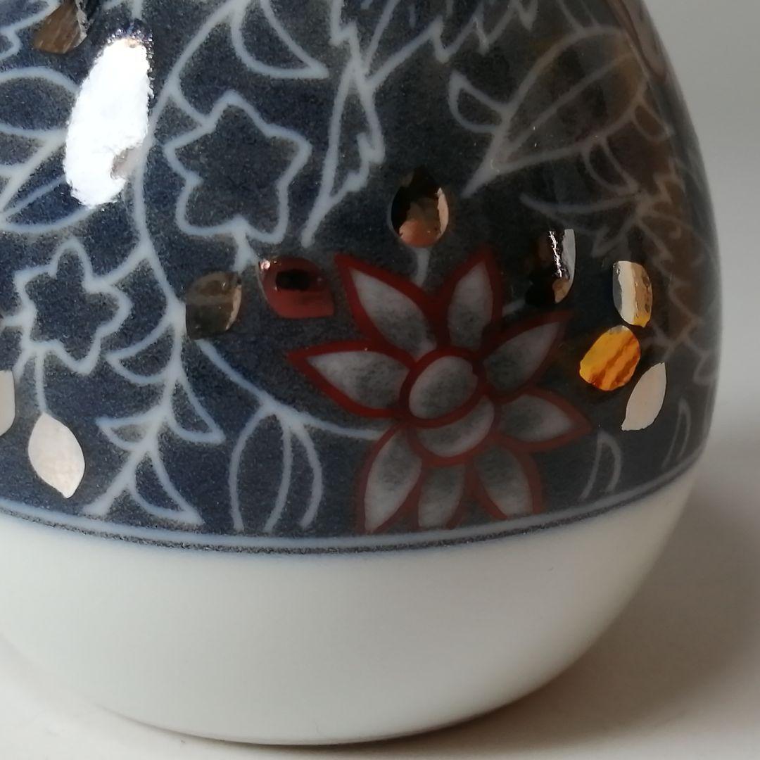 人間国宝　十四代　今泉今右衛門　色絵　墨色　墨はじき　草花文　置物　有田焼　卵型