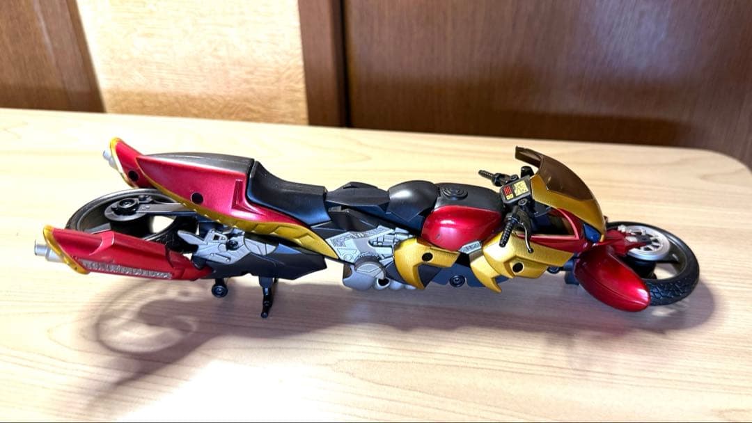 フィギュアーツ仮面ライダーアギトシャイニングフォーム＆マシントルネイダー