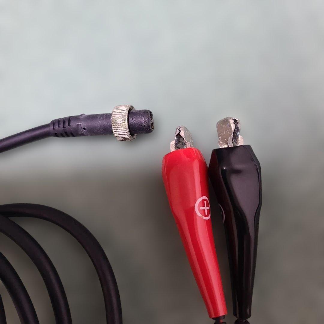 赤い電動リール デジタルディスプレイ搭載