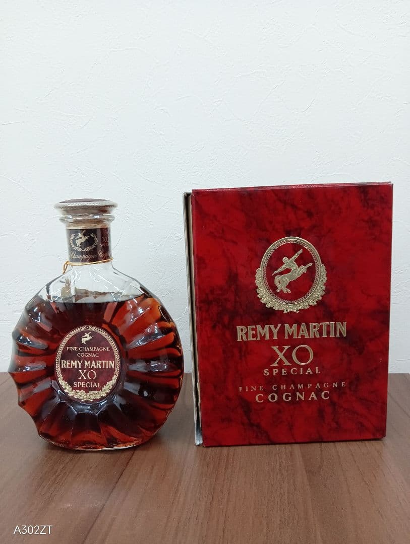 未開封品　REMY MARTIN XO SPECIAL コニャック 化粧箱付き