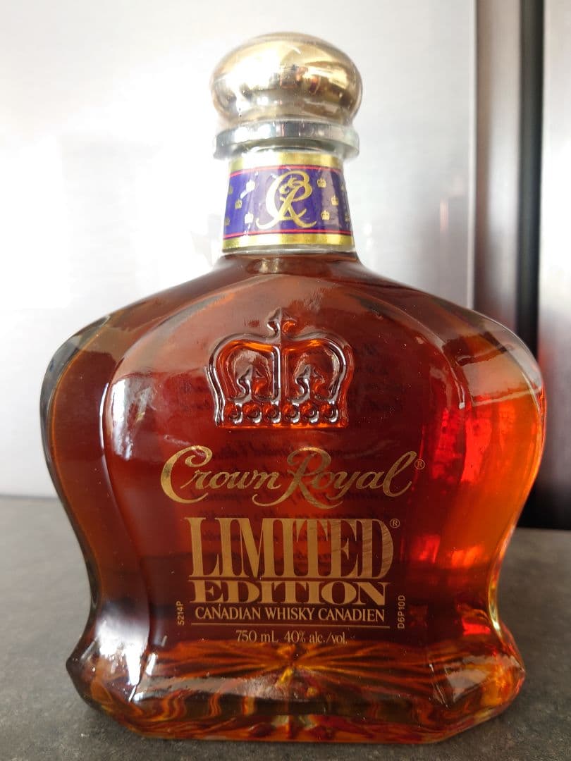 ウイスキー Crown  Limited Edition 750mL 40%
