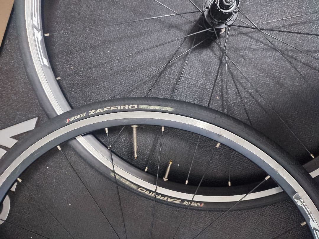 シマノ ホイール 700c WH RS 010　タイヤ付き