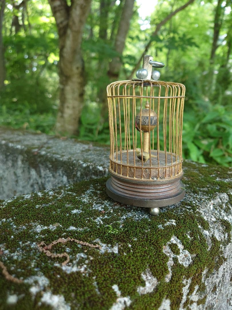 アンティーク　小さな鳥かごの時計　回転式時計　鳥かご　鳥　ゼンマイ式　動きません