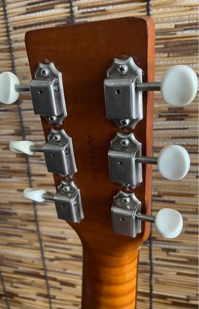 Art & Lutherie AMI cedar (2000年製)リペア済