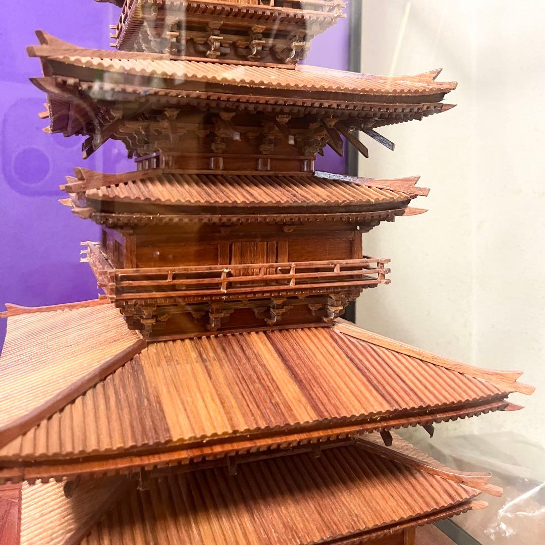 【大幅お値下げ再開】専門家が組み立てた専用ガラスケース付国宝薬師寺東塔の木製模型