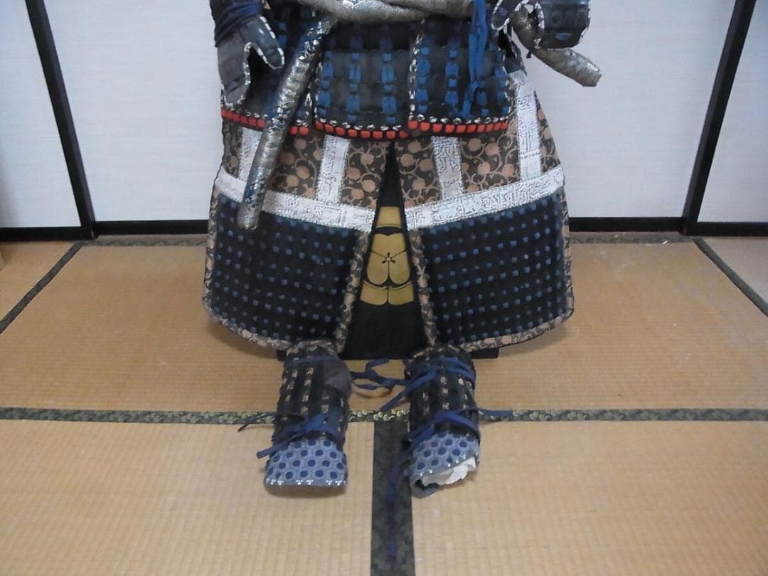 着払い・2個口発送　武具甲冑 鎧兜 鎧櫃 等身大　丸に木瓜　現代鎧