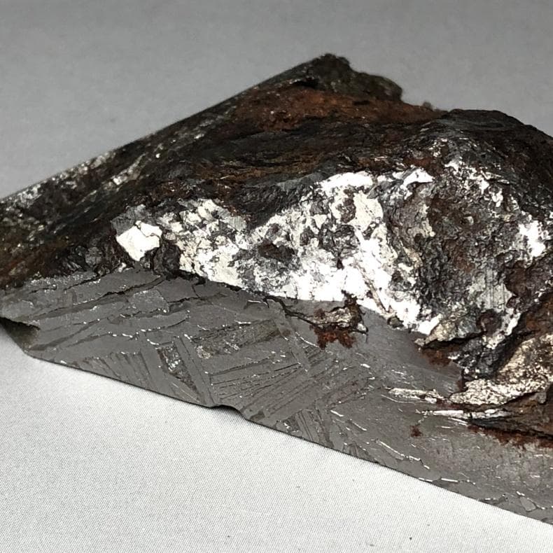 は*は様 隕石 鉄隕石　アルタイ隕石　原皮付き　ナチュラル　原石　重さ約135ｇ