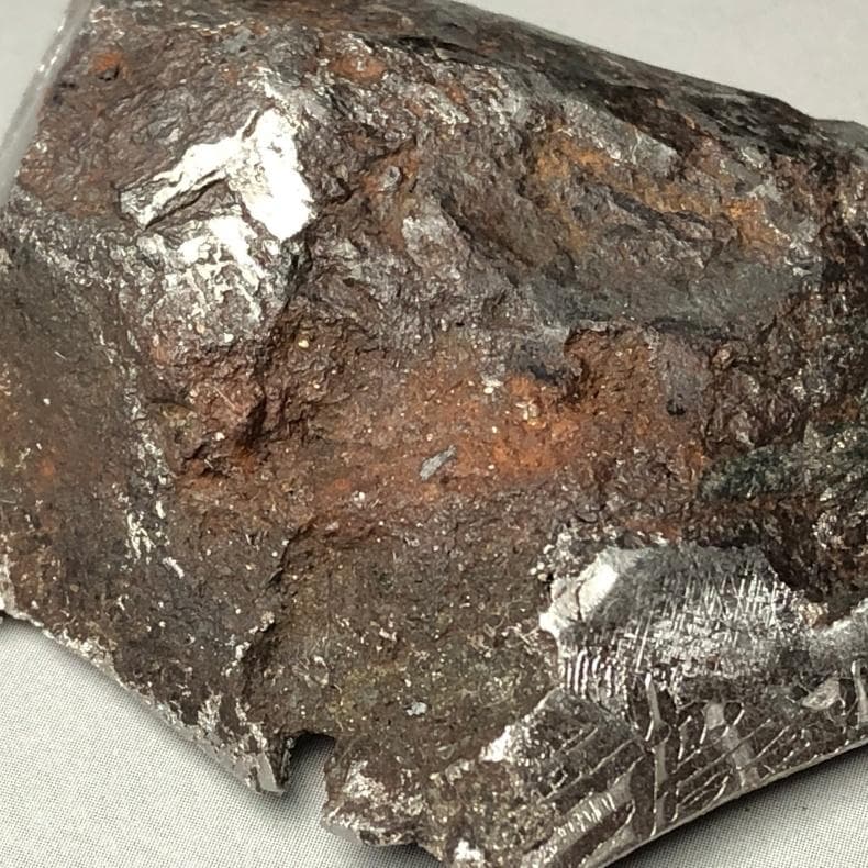 は*は様 隕石 鉄隕石　アルタイ隕石　原皮付き　ナチュラル　原石　重さ約135ｇ