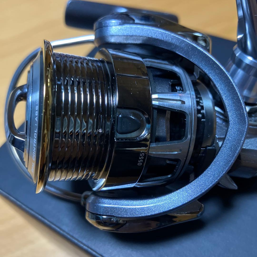 美品 ダイワ 12イグジスト 2004