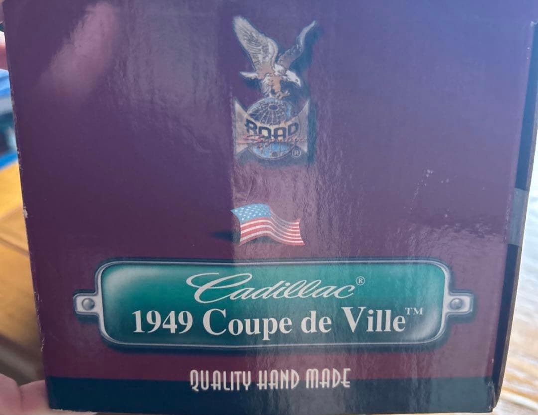 ミニカー Cadillac 1949 Coupe de Ville 1:18