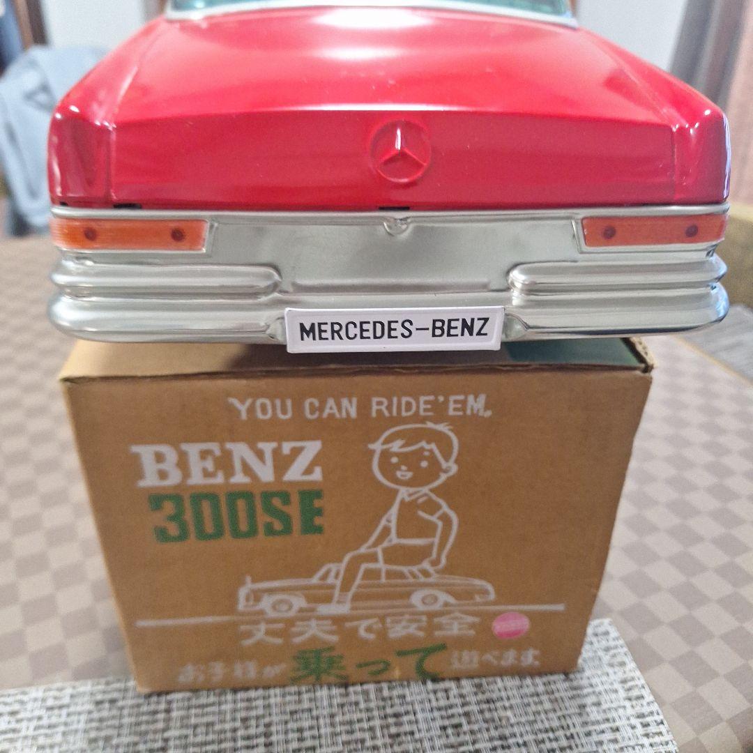 Mercedes-Benz 300SE レッド ミニカー 1/18