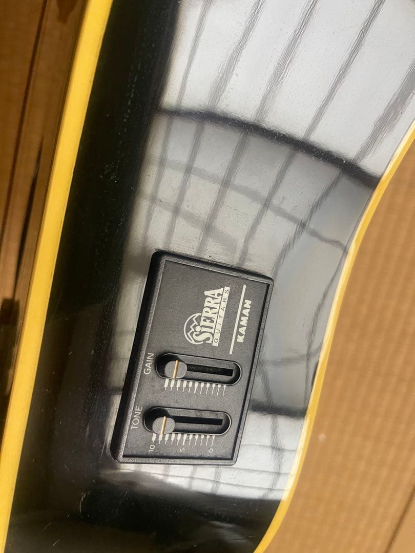 Sierra kaman ブラックアコースティックギター TAMARIN搭載