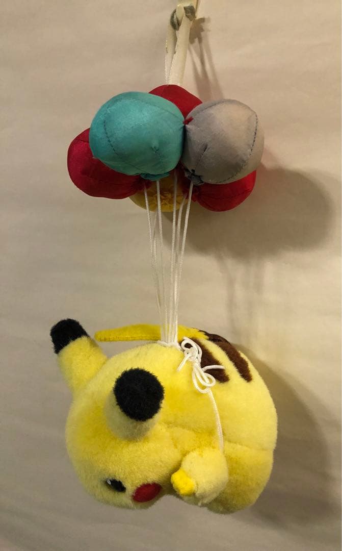 そらとぶピカチュウ　初期のぬいぐるみ TOMY