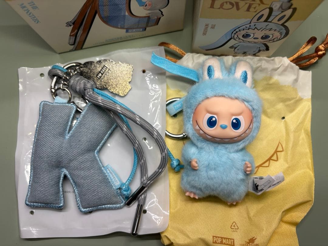 LABUBU PIN FOR LOVEイニシャル チャーム K 2点セット