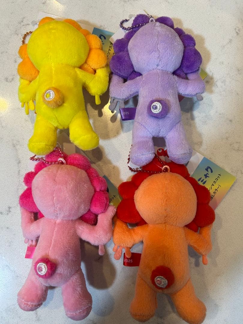 推しカラーミャクミャク4体　黄色・紫・ピンク・赤（オレンジ）