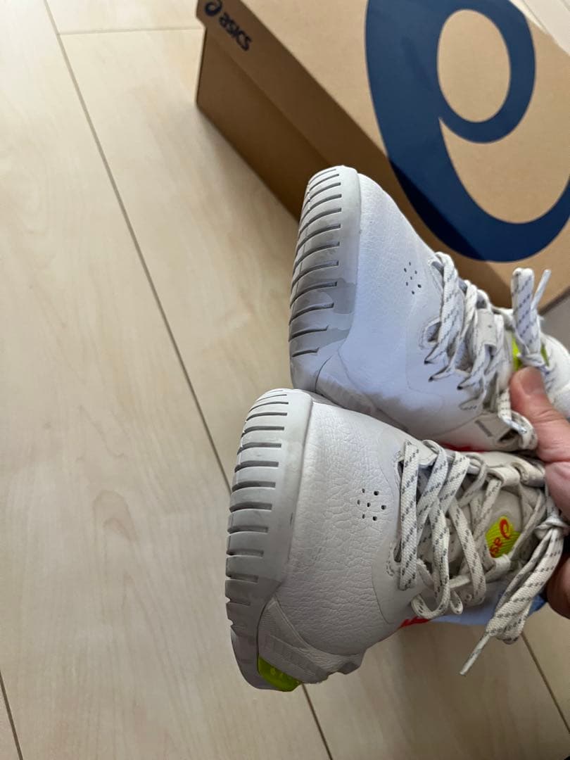 アシックス　ノヴァサージ　LOW ホワイト　サンライズレッド　24.5センチ