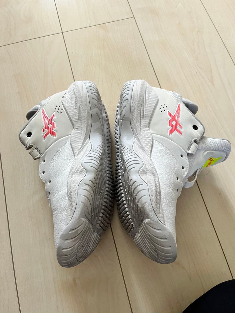 アシックス　ノヴァサージ　LOW ホワイト　サンライズレッド　24.5センチ