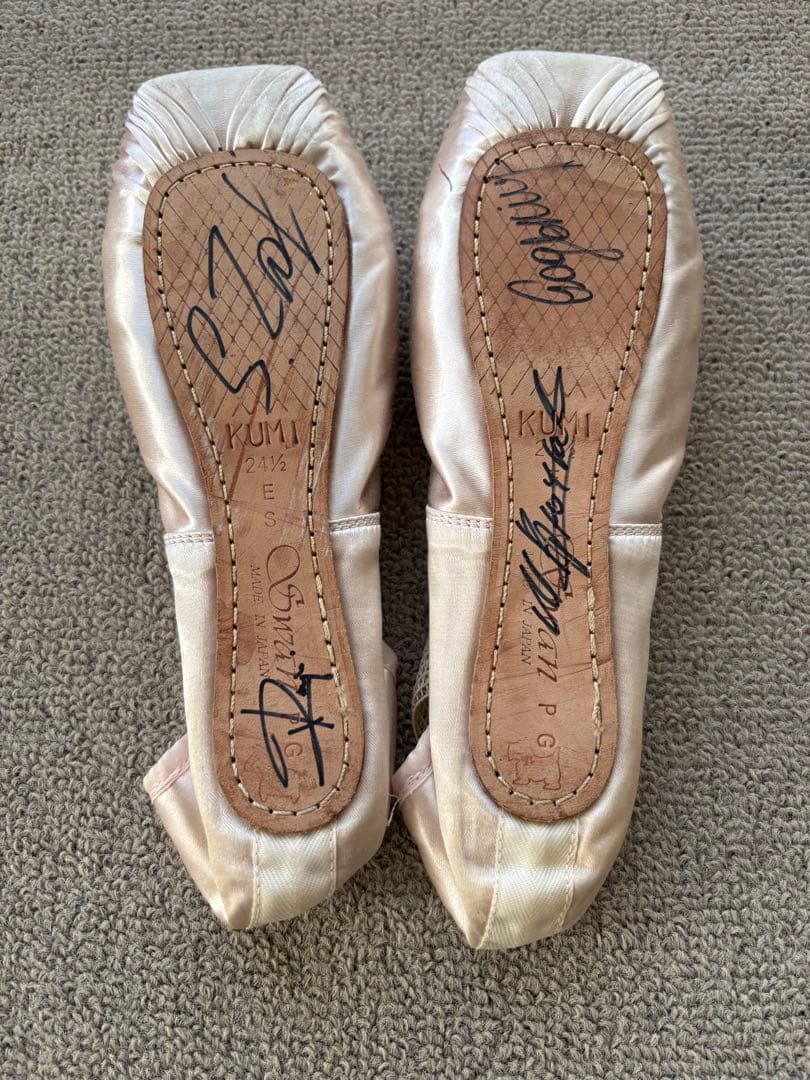 ザハロワ　サイン入り トゥシューズ