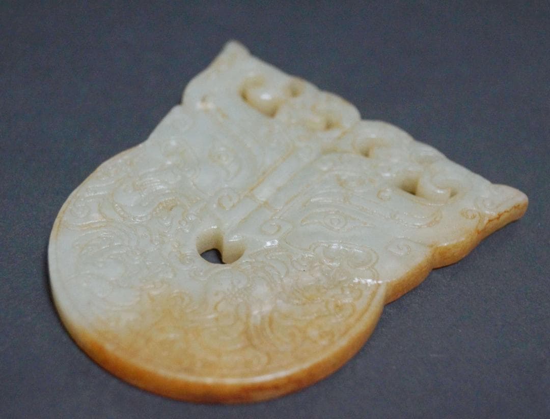 古代 和田玉(ホータン)細工透かし彫り『饕餮文』怪獣玉佩 根付緒締玉提げ物装飾品