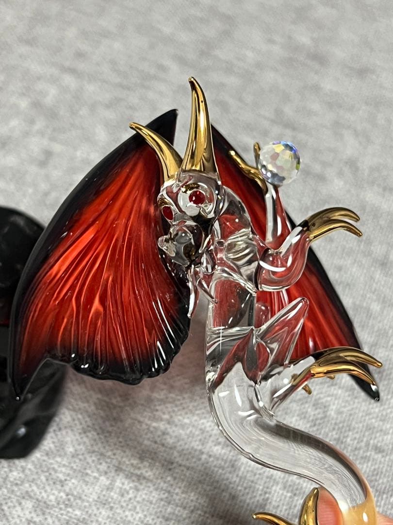 ディズニーランド　ガラス細工　シンデレラ城　ドラゴン