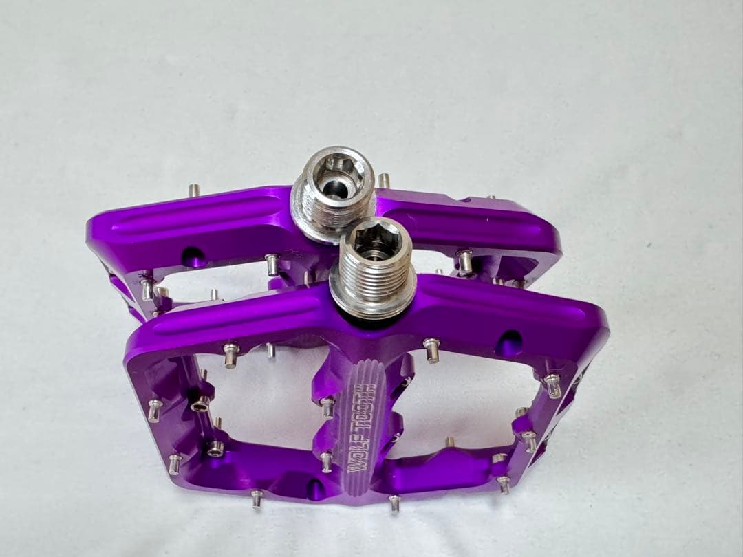 WOLF TOOTH フラットペダル パープル