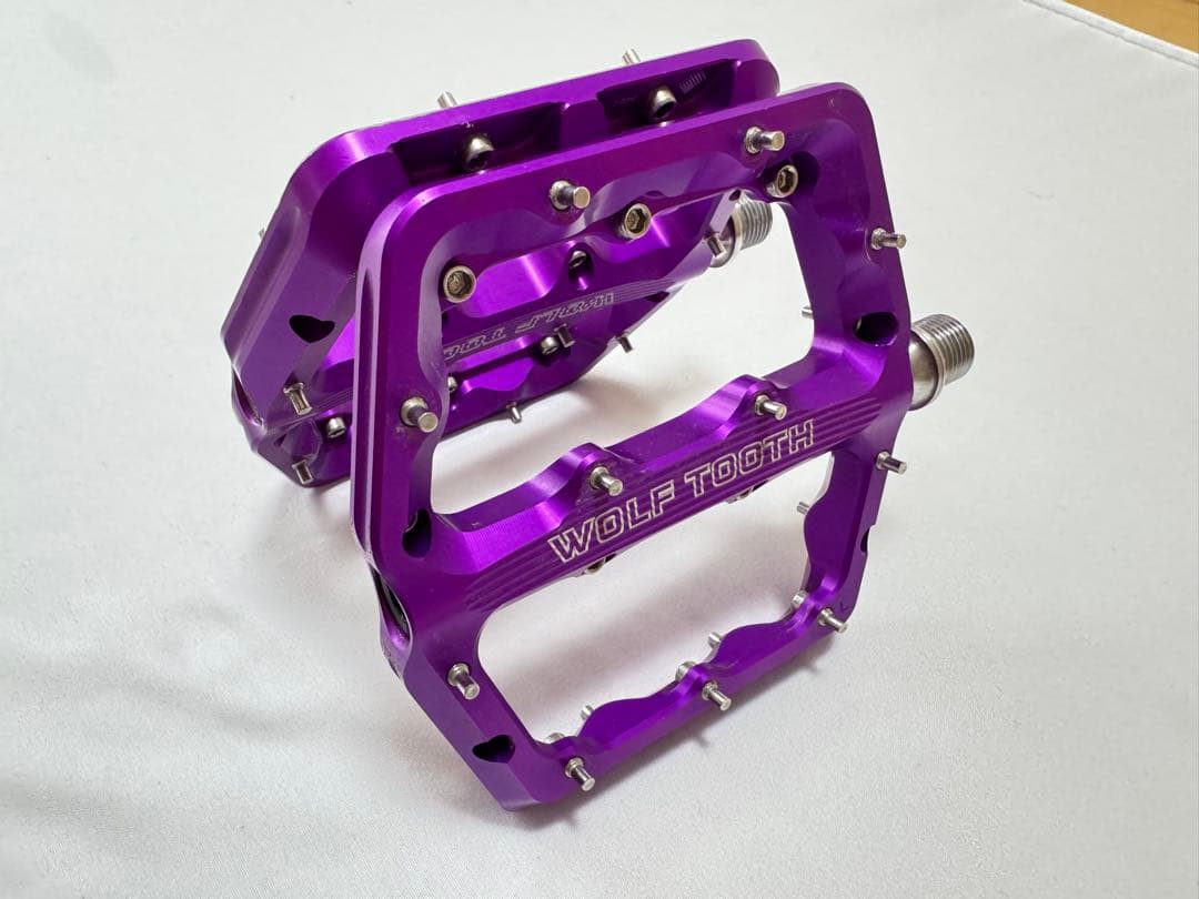 WOLF TOOTH フラットペダル パープル