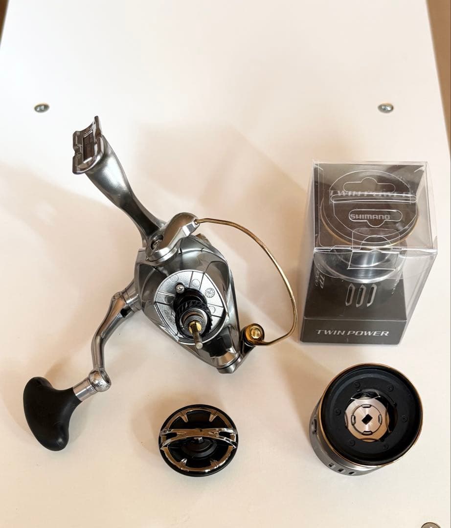 SHIMANO TWIN POWER C3000HG スピニングリール